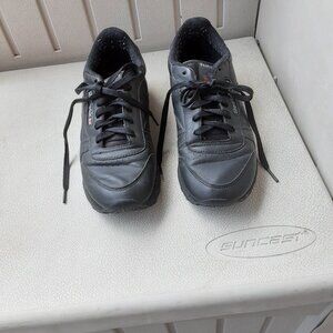 Reebok woman athletic shoe size 7 black leather
